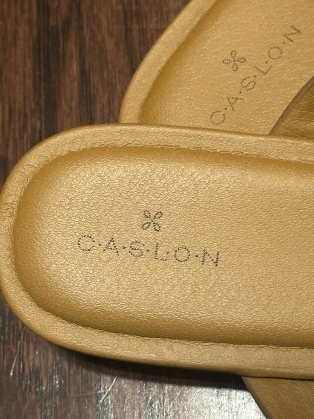 Caslon | Tan Buckle Toe-Post Sandals - Women’s 9 - Picture 2 of 11